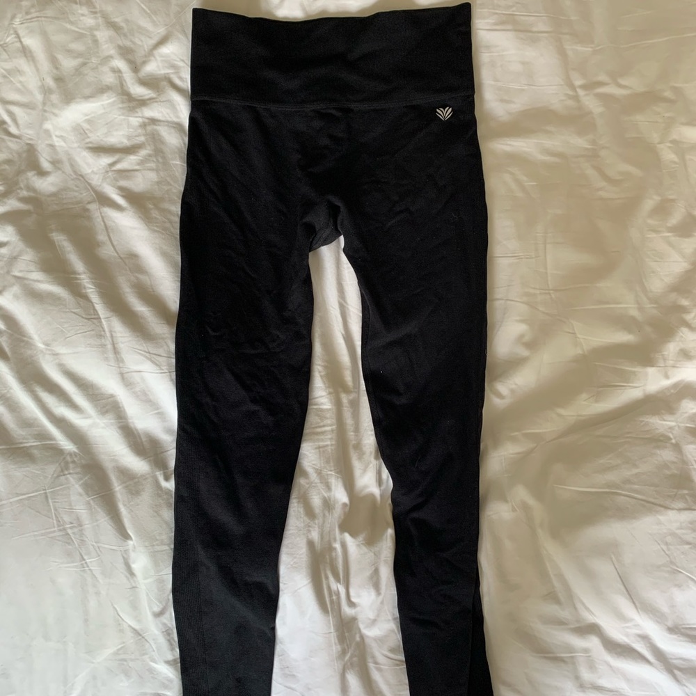 FOREVER 21 BLACK WORKOUT LEGGINGS